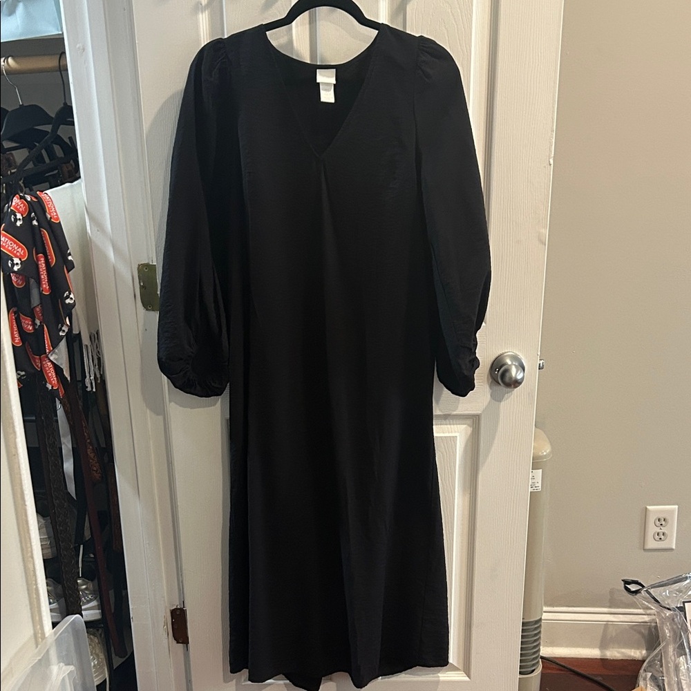 H&M Black Midi Dress with V-Neck and Balloon Sleeves